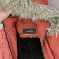 تعدادی کاپشن و بارانی