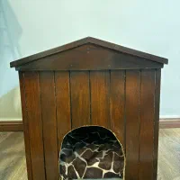 کلبه چوبی سگ و گربه