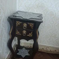 میز تلفن و گلدان