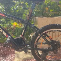 ۳ عدد دچرخه|دوچرخه، اسکیت، اسکوتر|لاران, |دیوار