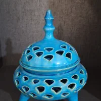 ظرف دکوری  سفالی درب دار  پایه دار کار دست