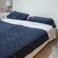 تخت دو نفره همراه با تشک و کاور تشک