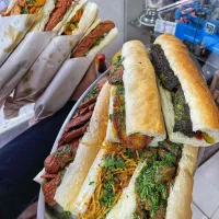 استخدام نیروی کار در مغازه فست فود