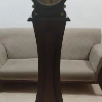 ساعت ومیزوصندلی