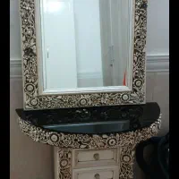 اینه و شمعدان ها و ساعت