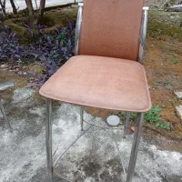 صندلی بلند دو عدد صندلی فرفوژه 1 عدد موجود است.