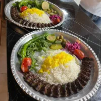 وسط کار یا نیروی ساده اشپزخانه