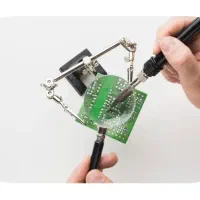 همکاری برای مونتاژ برد الکترونیک