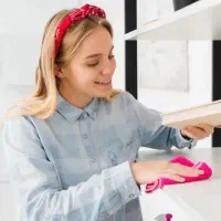 کار منزل و نگهداری دو کودک ۶ساله