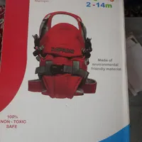 خرده ریز بچه و چوب لباسی