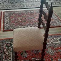 صندلی چوبی قدیمی