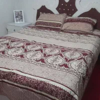 تخت خواب و آینه و دراور