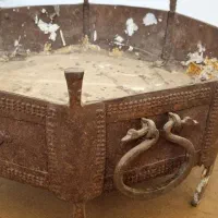 منقل قدیمی و تلویزیون ۳کاره قدیمی|صنایع دستی و سایر لوازم تزئینی|یزد, |دیوار