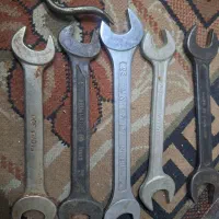 تعدادی آچار خارجی  و قلاب گوسفند