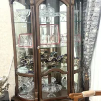 بوفه چوبی کارکرده رنگ قهوه ای چهارطبقه شیشه ای