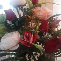 تعدادی گل مصنوعی با کارت|گل مصنوعی|اراک, |دیوار