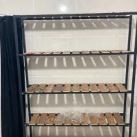 رگال و قفسه چوبی