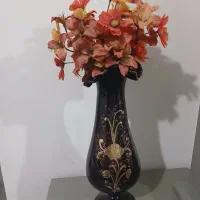 گلدان تک همراه با گل