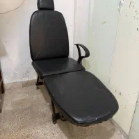 صندلی اصلاح و کامپیوتر و میز کامپیوتر