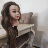 صندلی اصلاح در حد نو و کله مانکن باموهای بلند