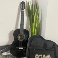 گیتار یاماها مشکی