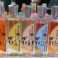 عرضه کننده انواع عطر در اصفهان|آرایشی، بهداشتی، درمانی|اصفهان, سرچشمه|دیوار