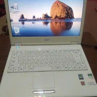 یک عدد لت تاپ سالی‌