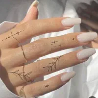 مدل برای کاشت ناخن فقط ۵۰۰