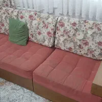 مبل راحتی با دو میز جلو مبلی و پاف ۷ نفره|مبلمان خانگی و میز عسلی|بندر انزلی, معلم|دیوار