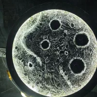 تابلو ماه با نورپردازی