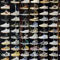 فروشنده. نیرو. کارگر. همکاری فروشگاه زنجیره ای