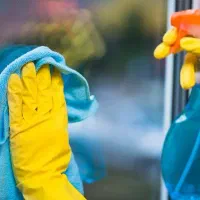 استخدام نیروی خدماتی در فست‌فود