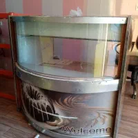 یک عدد ویترین شیرینی خشک با میز ترازو|فروشگاه و مغازه|بوشهر, |دیوار