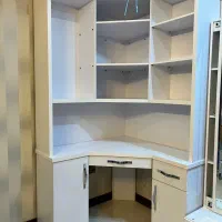 کتابخانه کنج با طراحی ویژه و کم جا