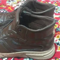 یک عدد نیم بوت سایز ۴۱ به فروش می رسد