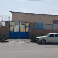 تعدادی نیروی کار اقا جهت کار در کارگاه صنعتی