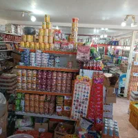 خانم جهت چیدمان و نظافت مغازه