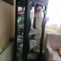 ویترین چوبی و شیشه‌ای