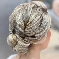 میکاپ و شنیون با تخفیف ویژه ماه
