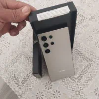 گوشی اس ۲۴ الترا پشت طلایی