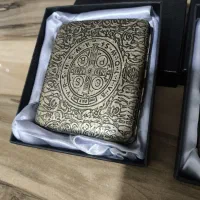 فندک سنگی اصل و جاسیکاری فلزی طرح دار|کلکسیون و سرگرمی|شادگان, |دیوار