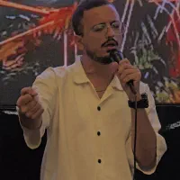 خواننده ‌کافه رستوران هستم