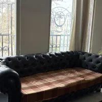 مبل چستر به همرا میز وسط و پاف