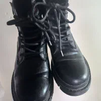 بوت دخترانه سیاه. بوت زنانه. کفش