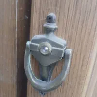 در ورودی چوبی