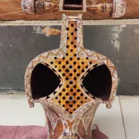 چنگ یا قیچک یا سروز|سازهای سنتی|بندرعباس, |دیوار