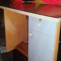 میز تحریر با شیشه رنگی