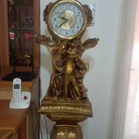 ساعت دیواری ایستاده