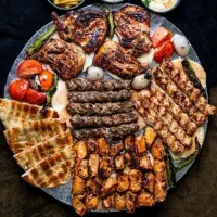 سراشپز ماهر،منقل کار،و تخته کار جیگرکی