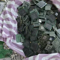 برد موبایل اصلی  و برد کامبیتر و آی سی چیپ